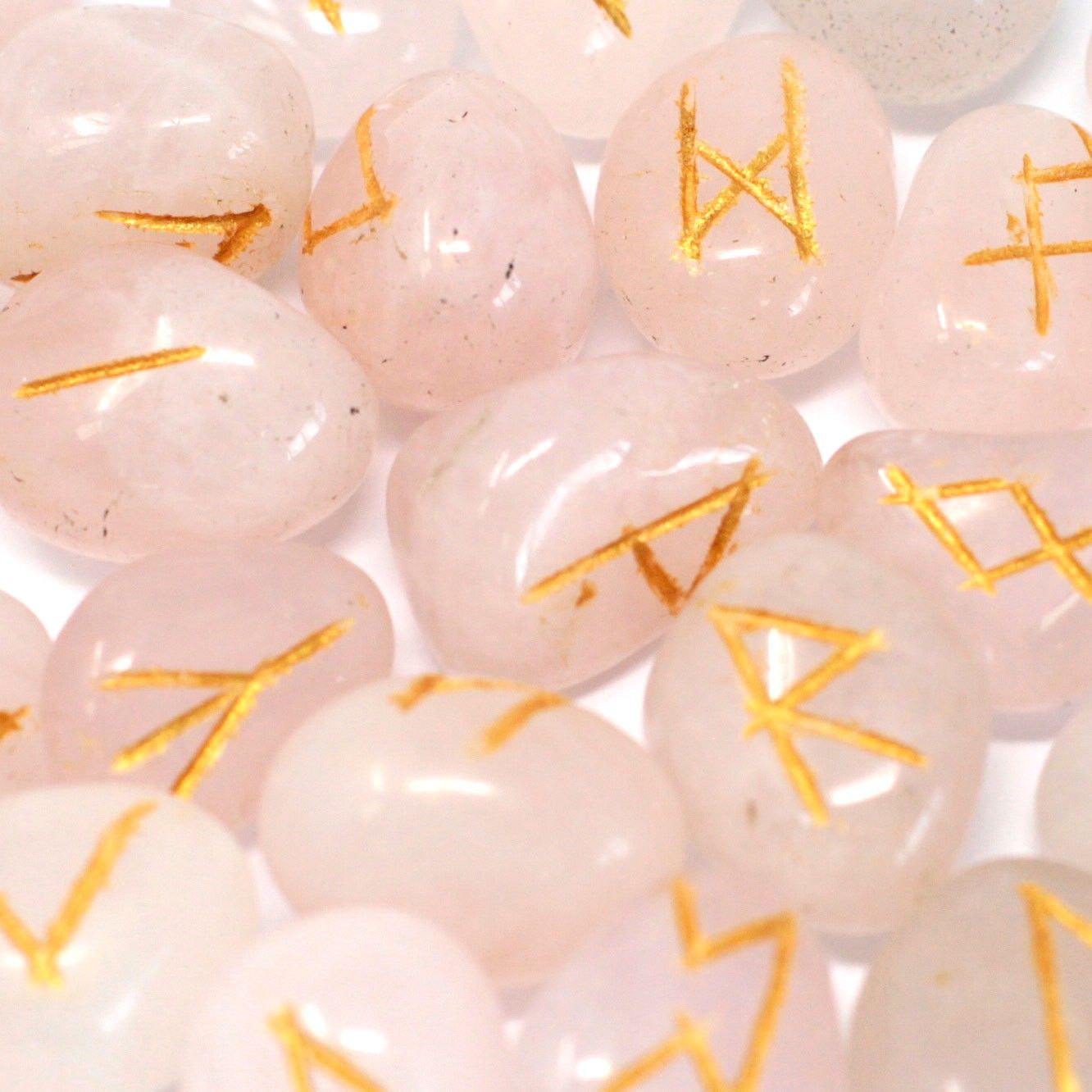 Set Rune in Quarzo Rosa con Sacchetto