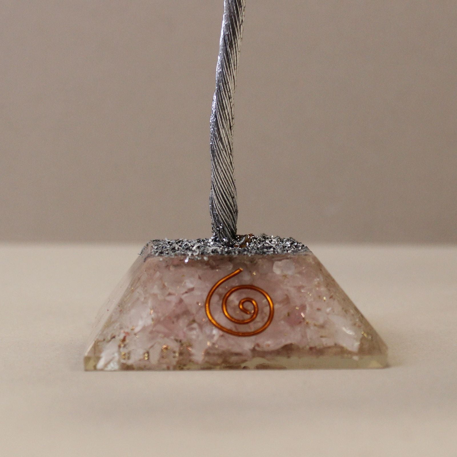 Albero Gemma con Base Orgonite e 160 Pietre Quarzo Rosa