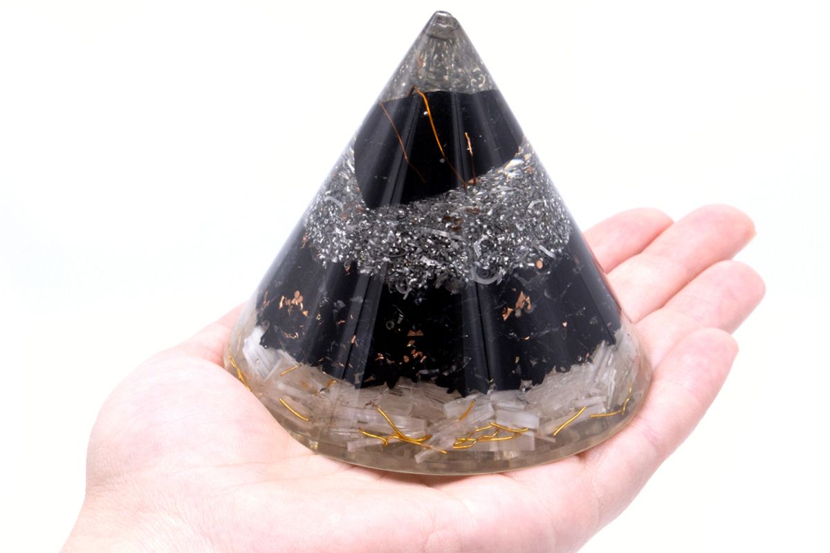 Cono Orgonite Rame, Selenite e Tormalina Nera - 90mm