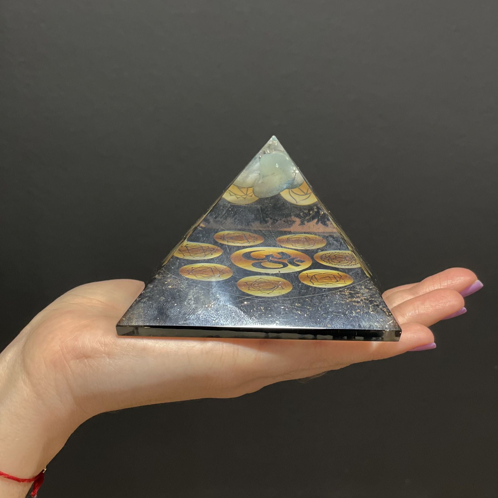 Piramide Orgonite Midnight Om Chakra 90mm