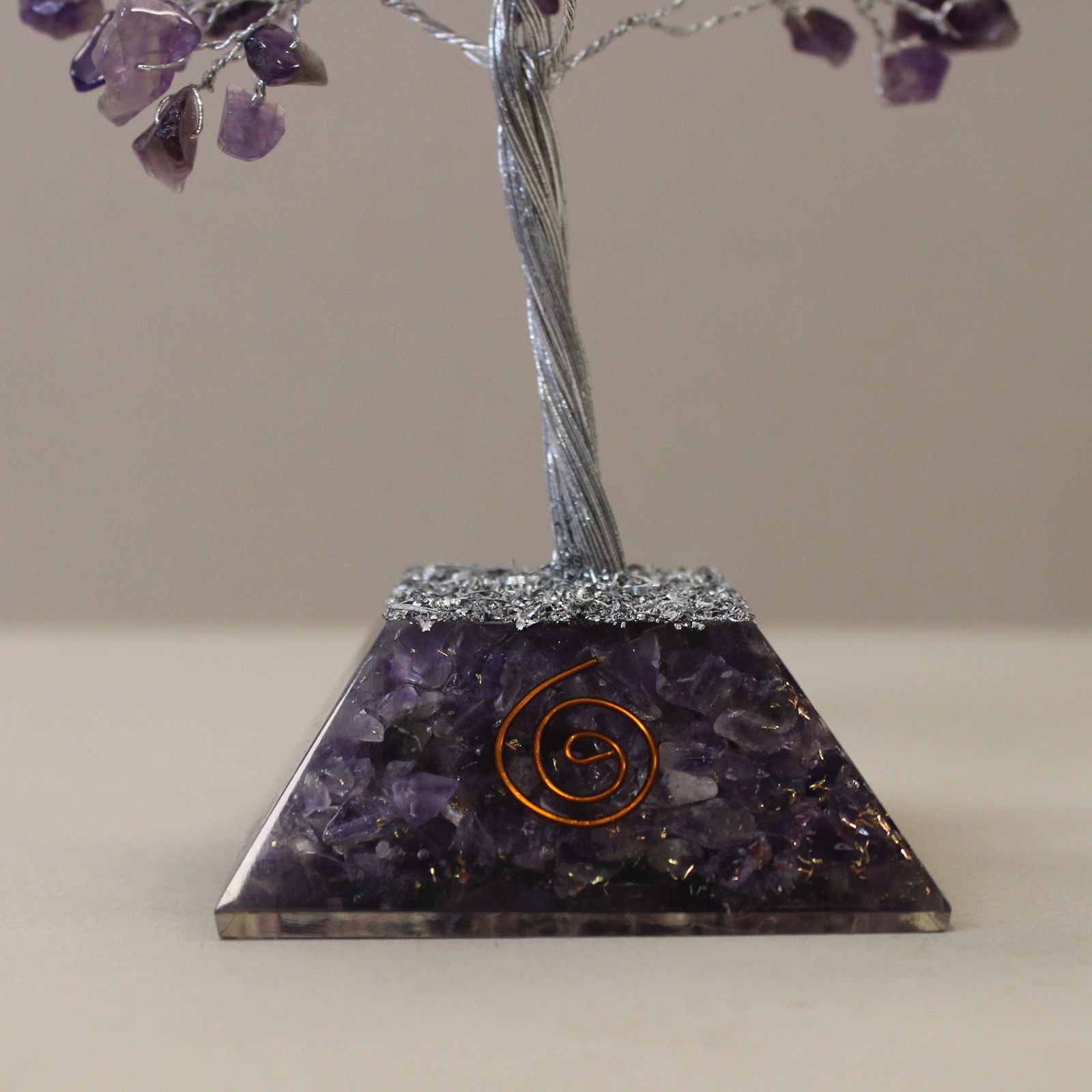 Albero di Pietre di Ametista con Base di Orgonite 160 Pietre