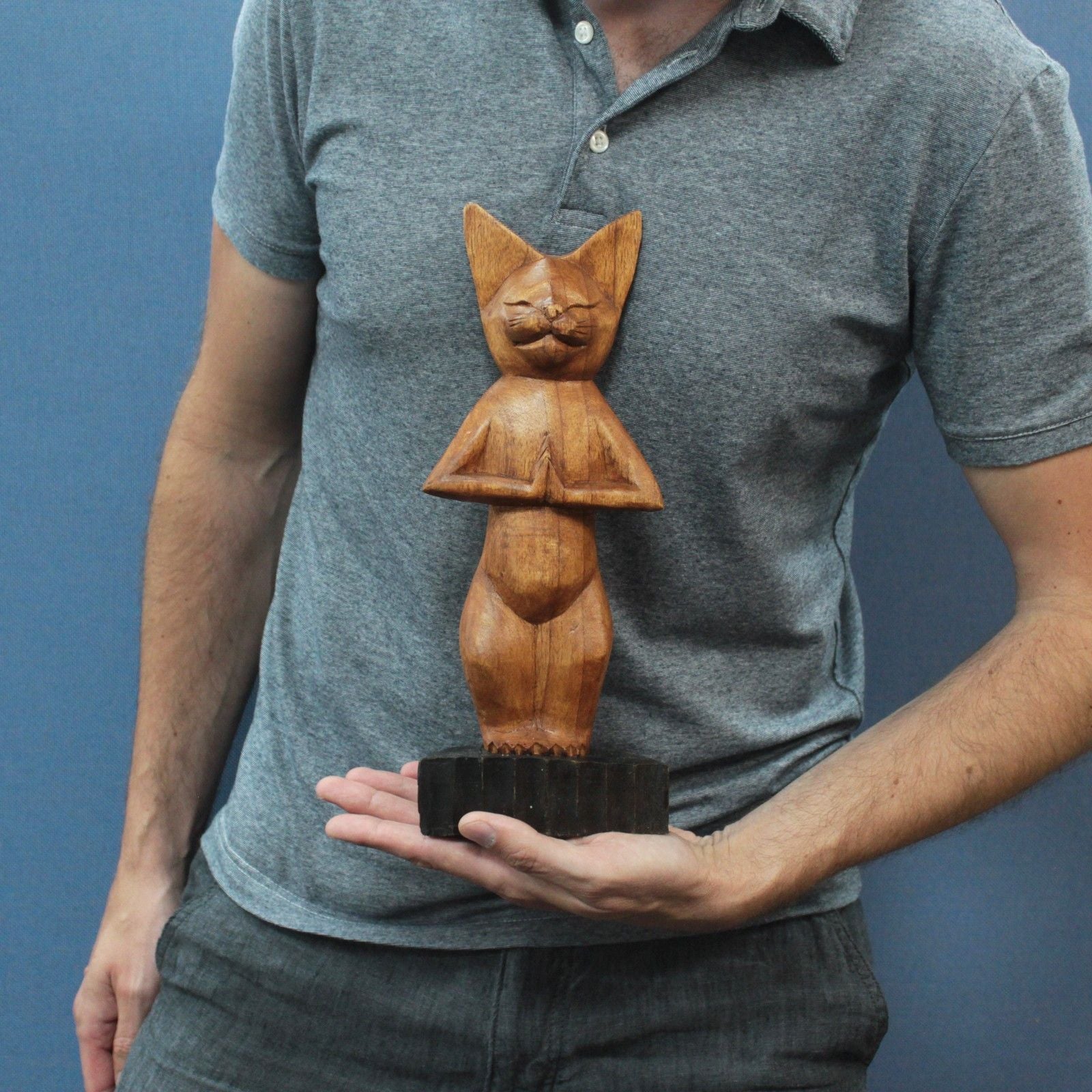 Gatto Yoga Intagliato a Mano - In Piedi