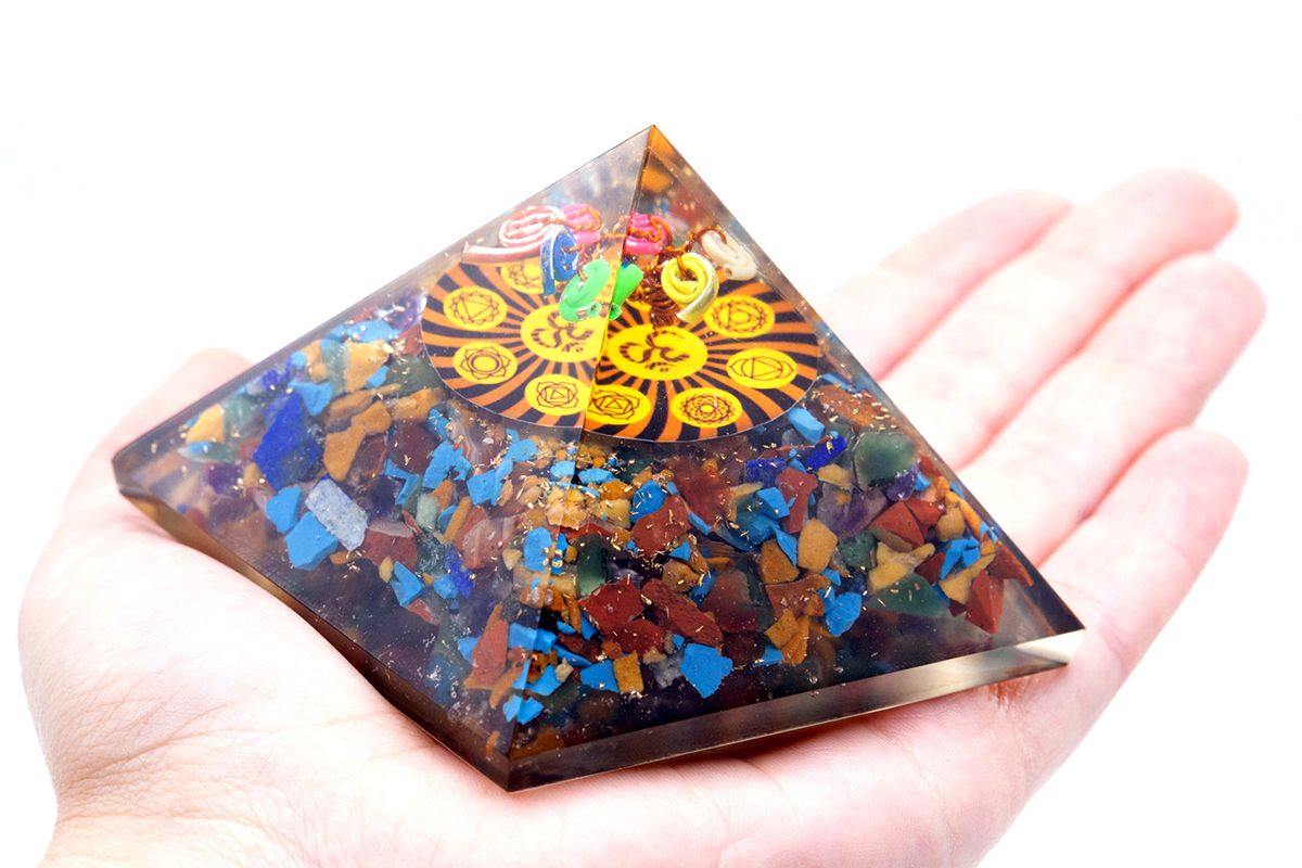 Piramide Orgonite - Om Chakra - 70 mm