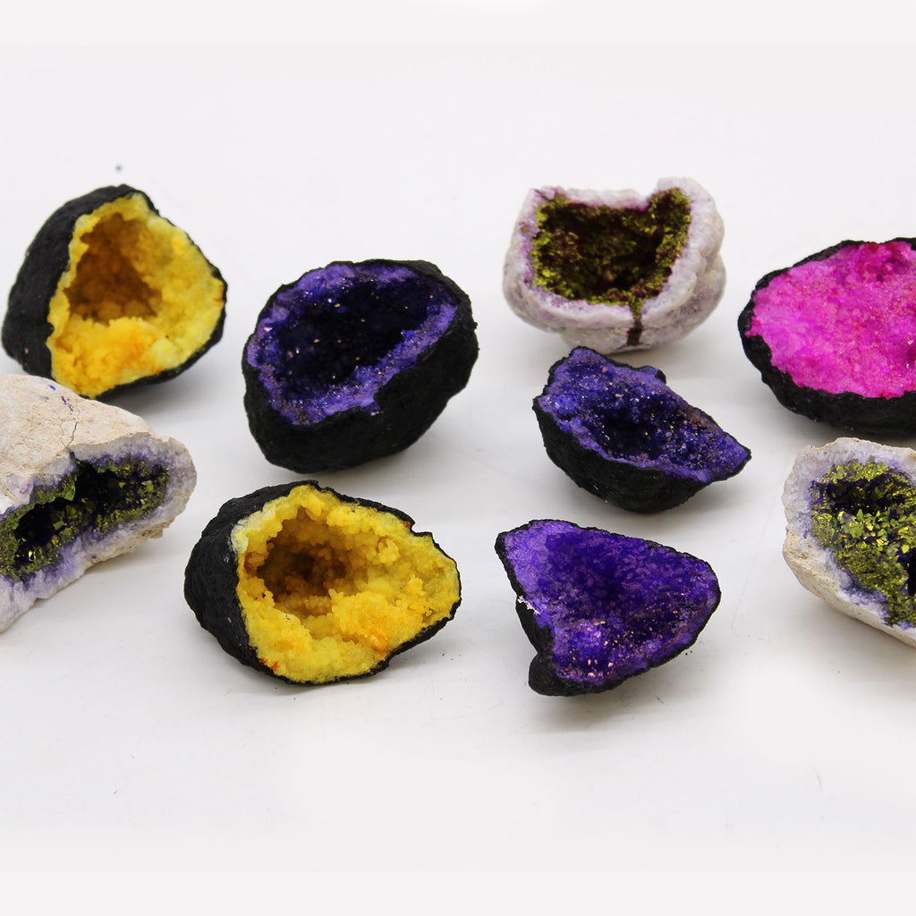 Geodi di Calcite Colorata - Roccia Nera - Viola 1pezzo