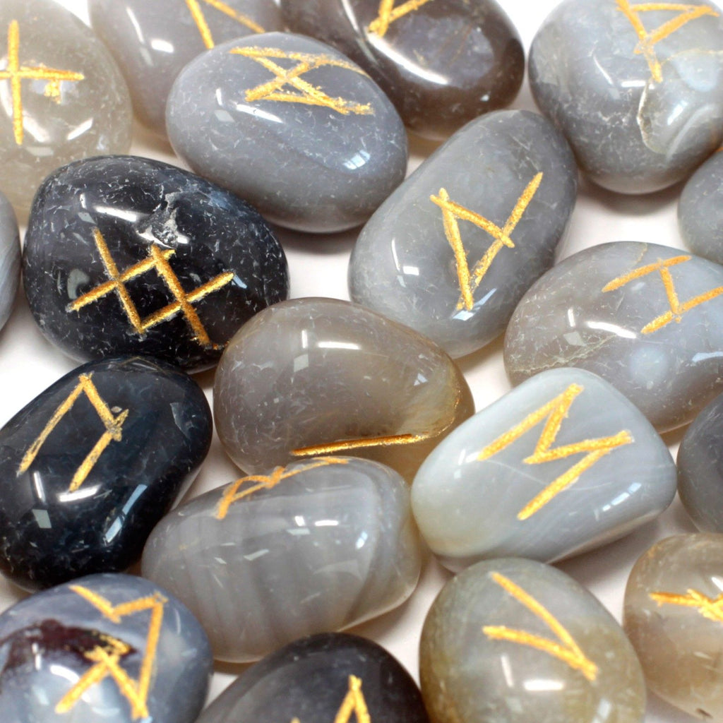 Set di Rune in Agata Grigia con Sacchetto