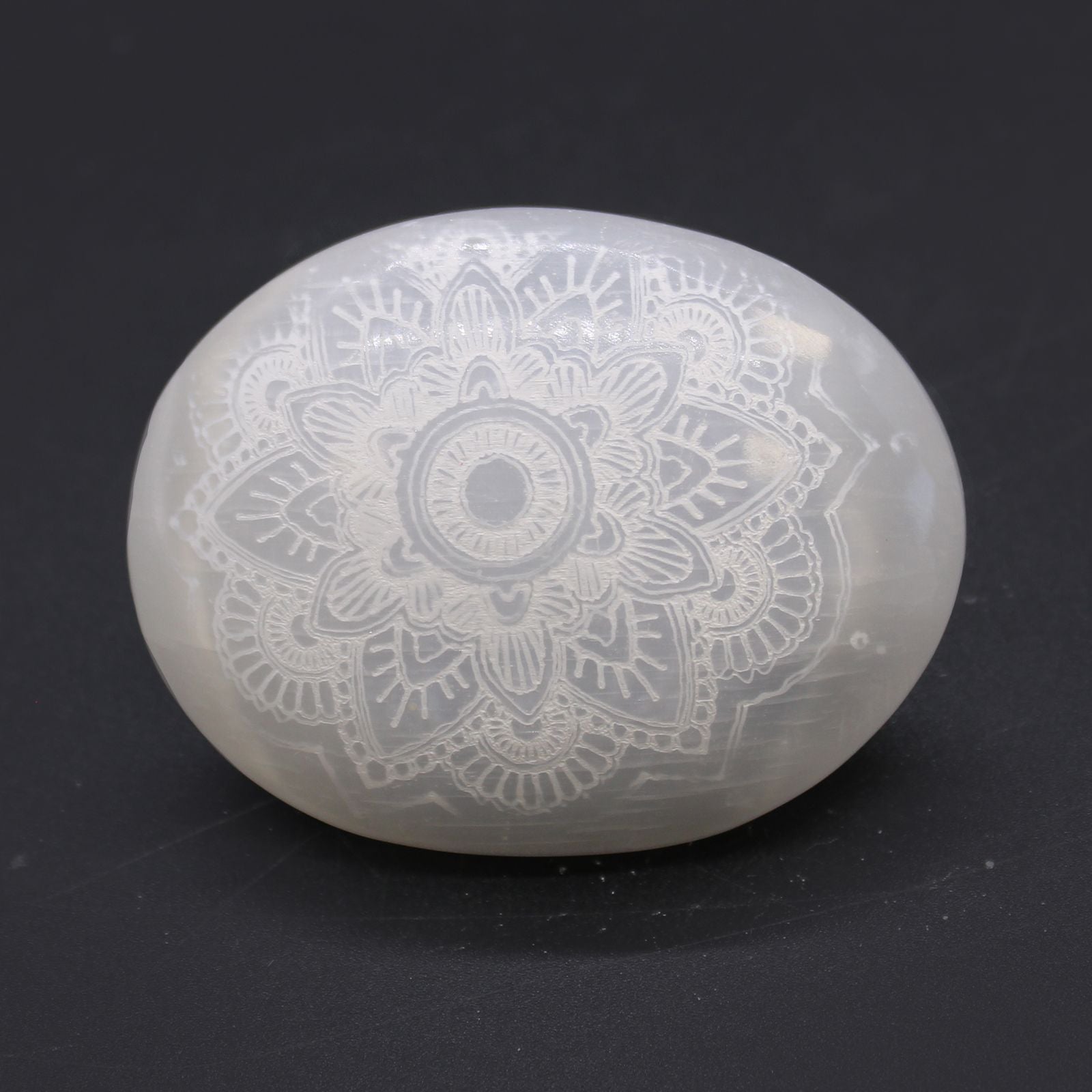 Pietra di Selenite Incisa Mandala