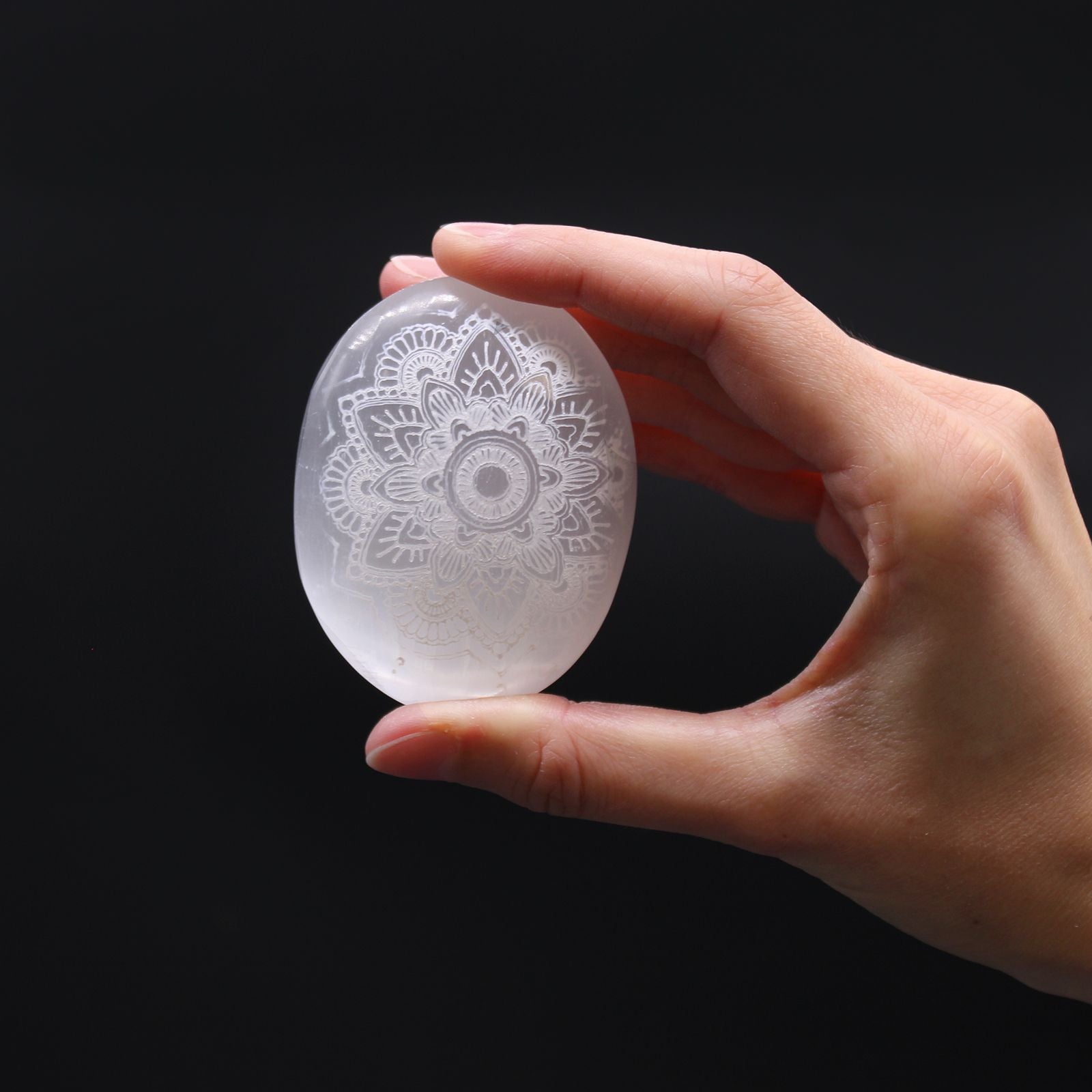 Pietra di Selenite Incisa Mandala