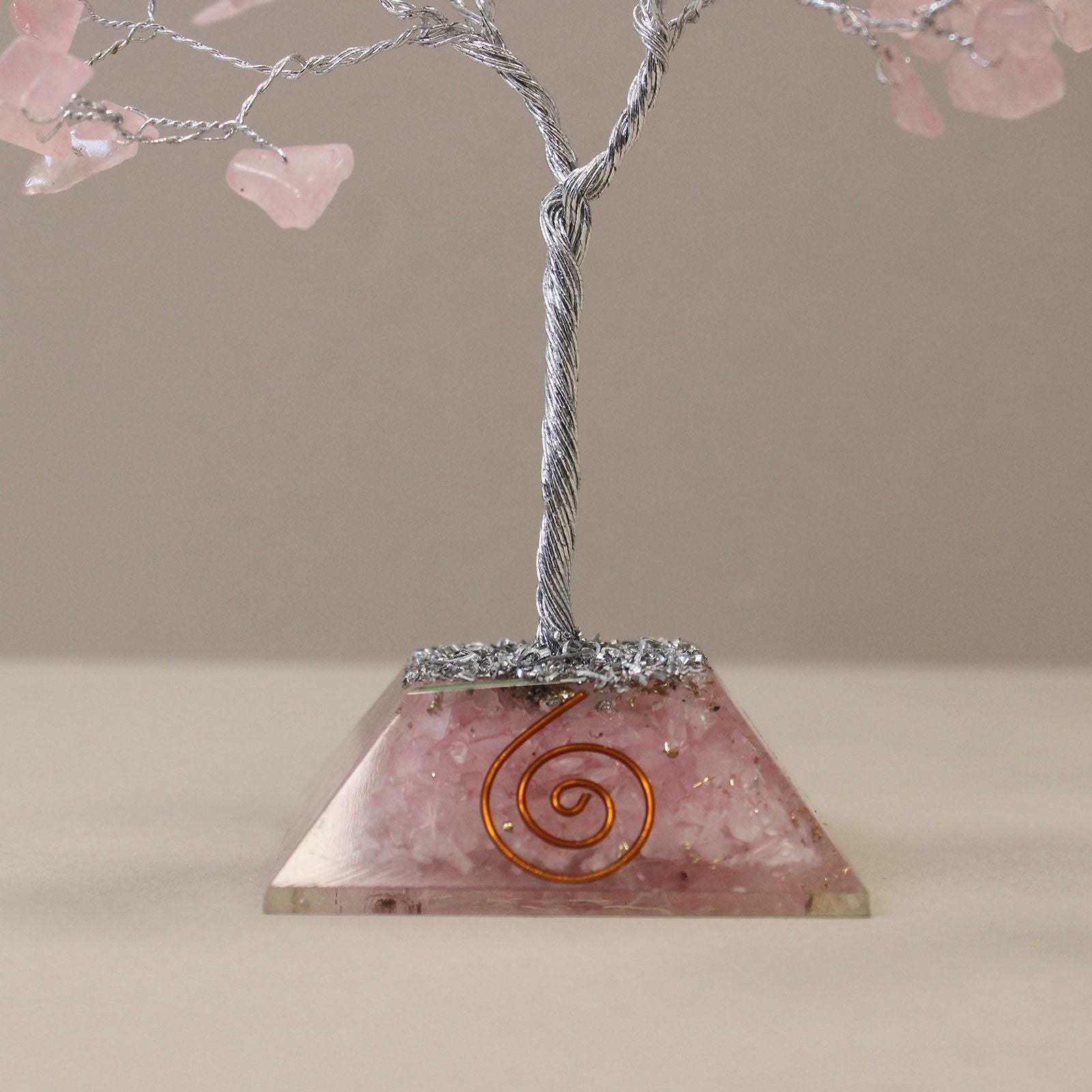 Albero con Base Orgonite e 80 Gemme Quarzo Rosa
