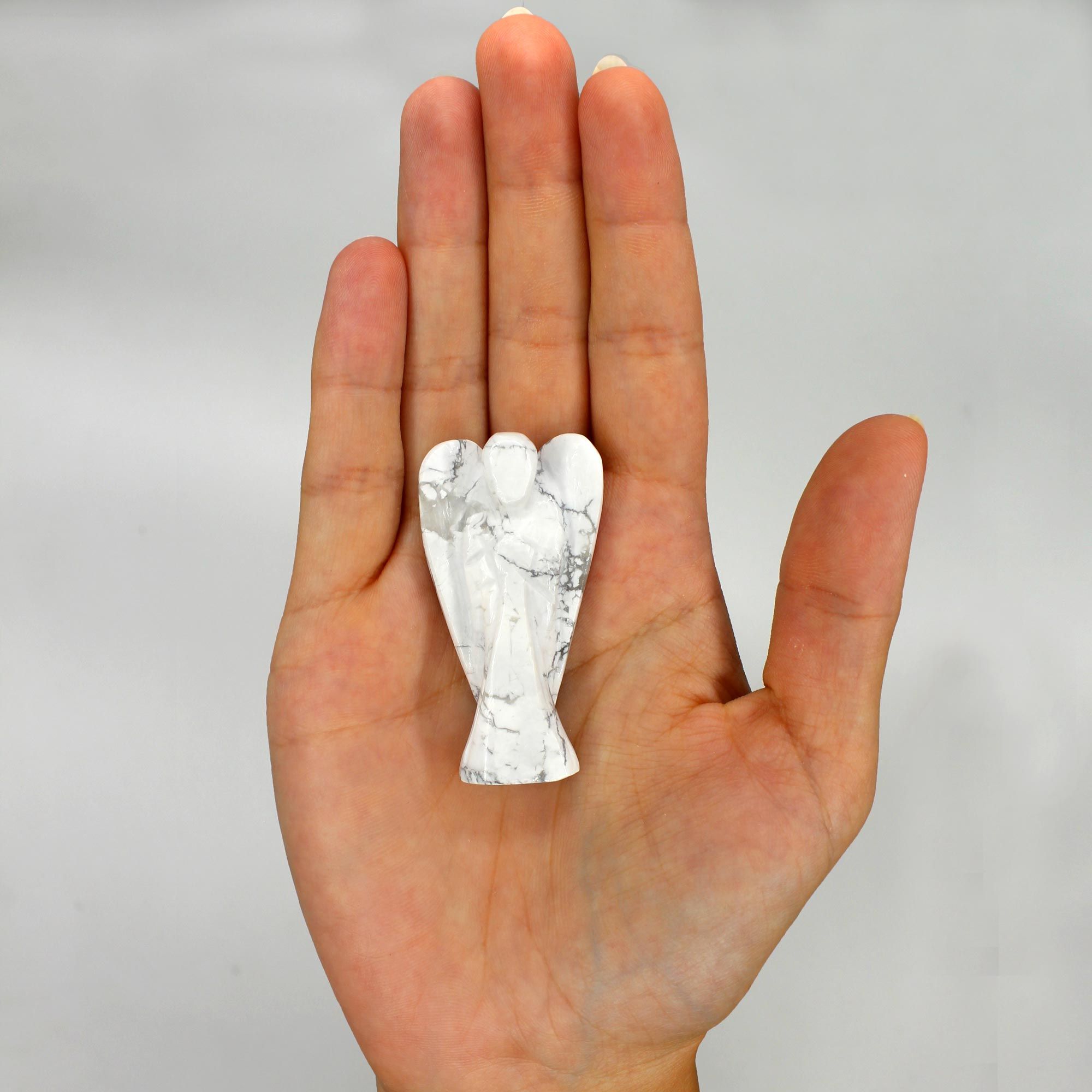 Angelo scolpito a mano in Howlite Bianca