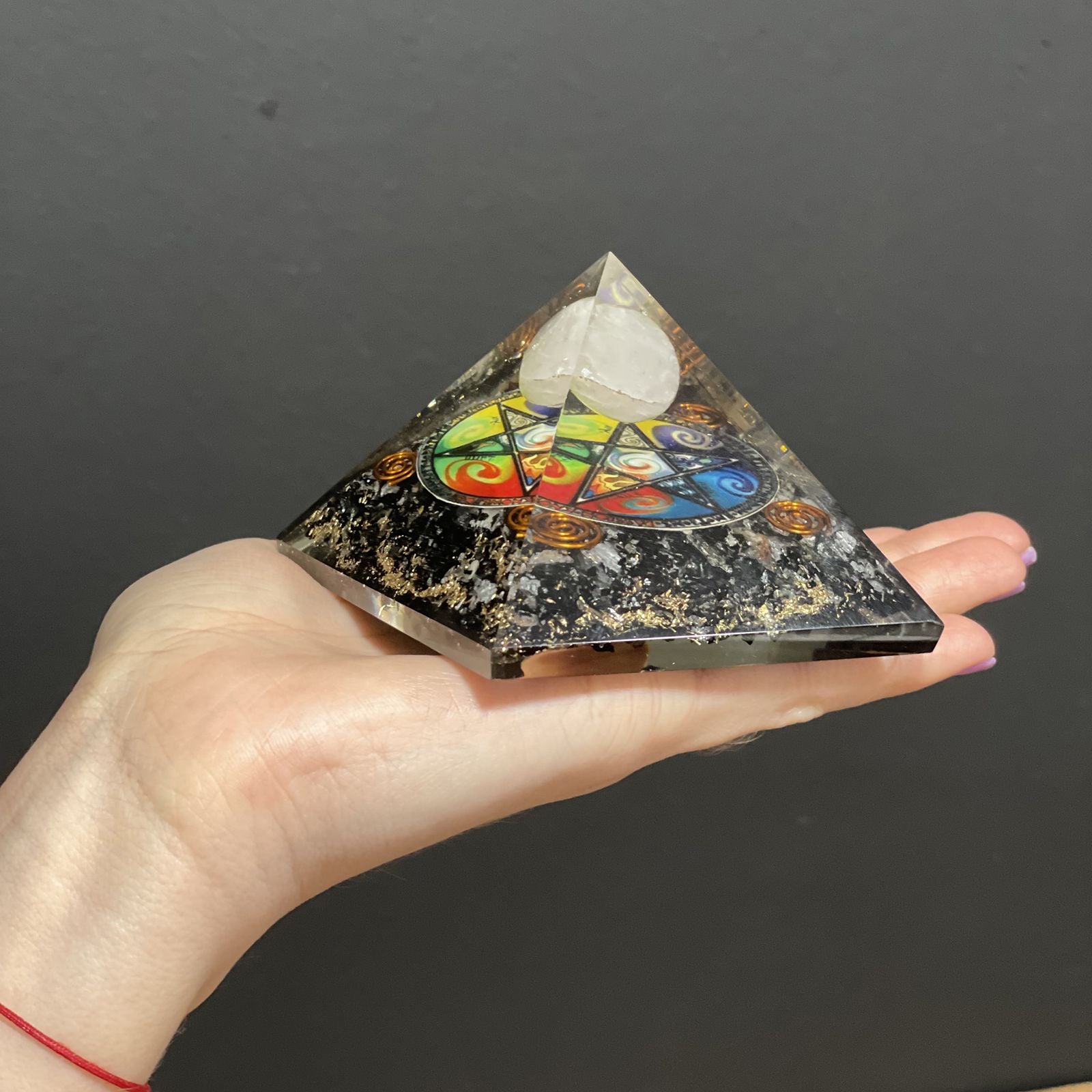 Piramide Orgonite Mezzanotte 70mm