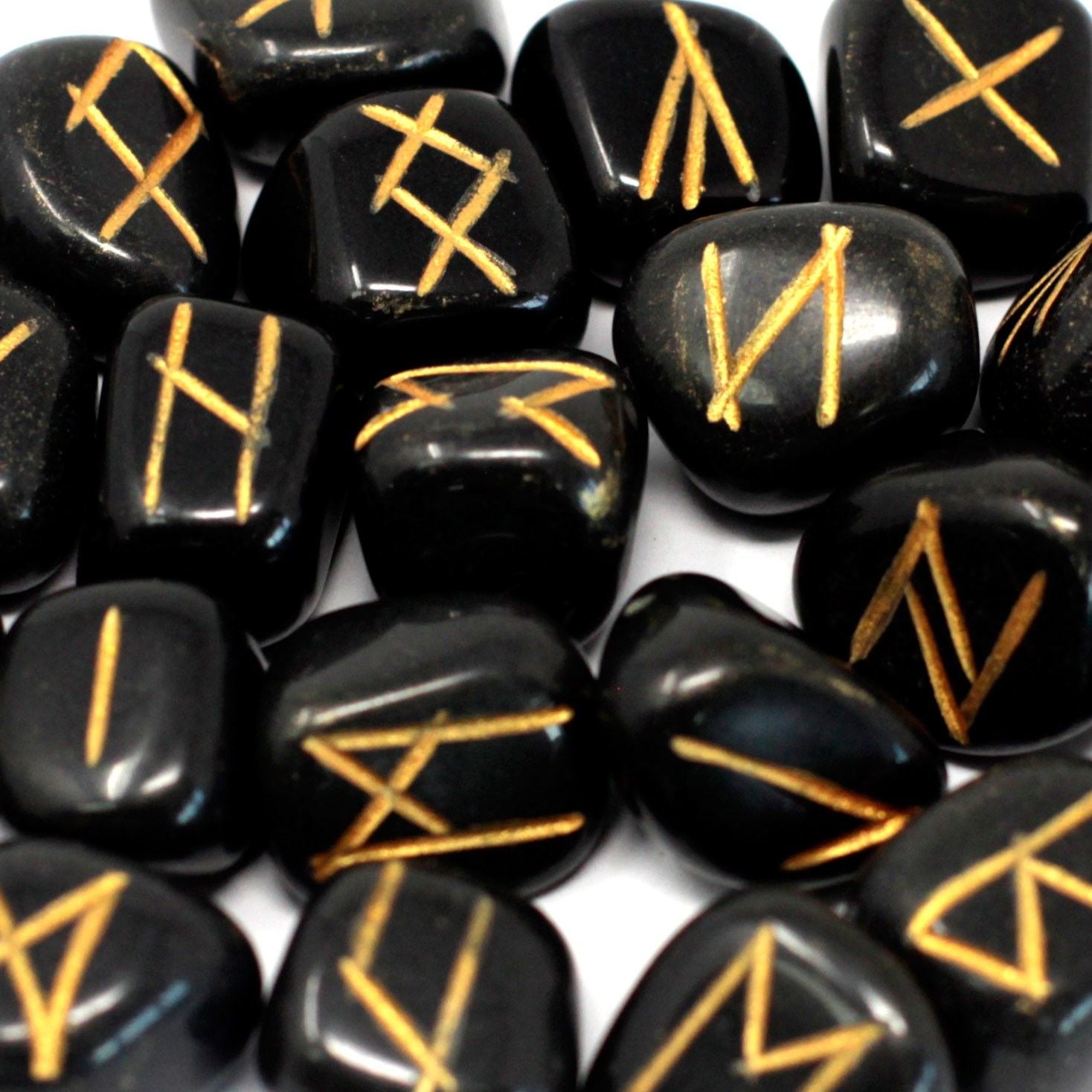 Set di Rune in Agata Nera con Sacchetto