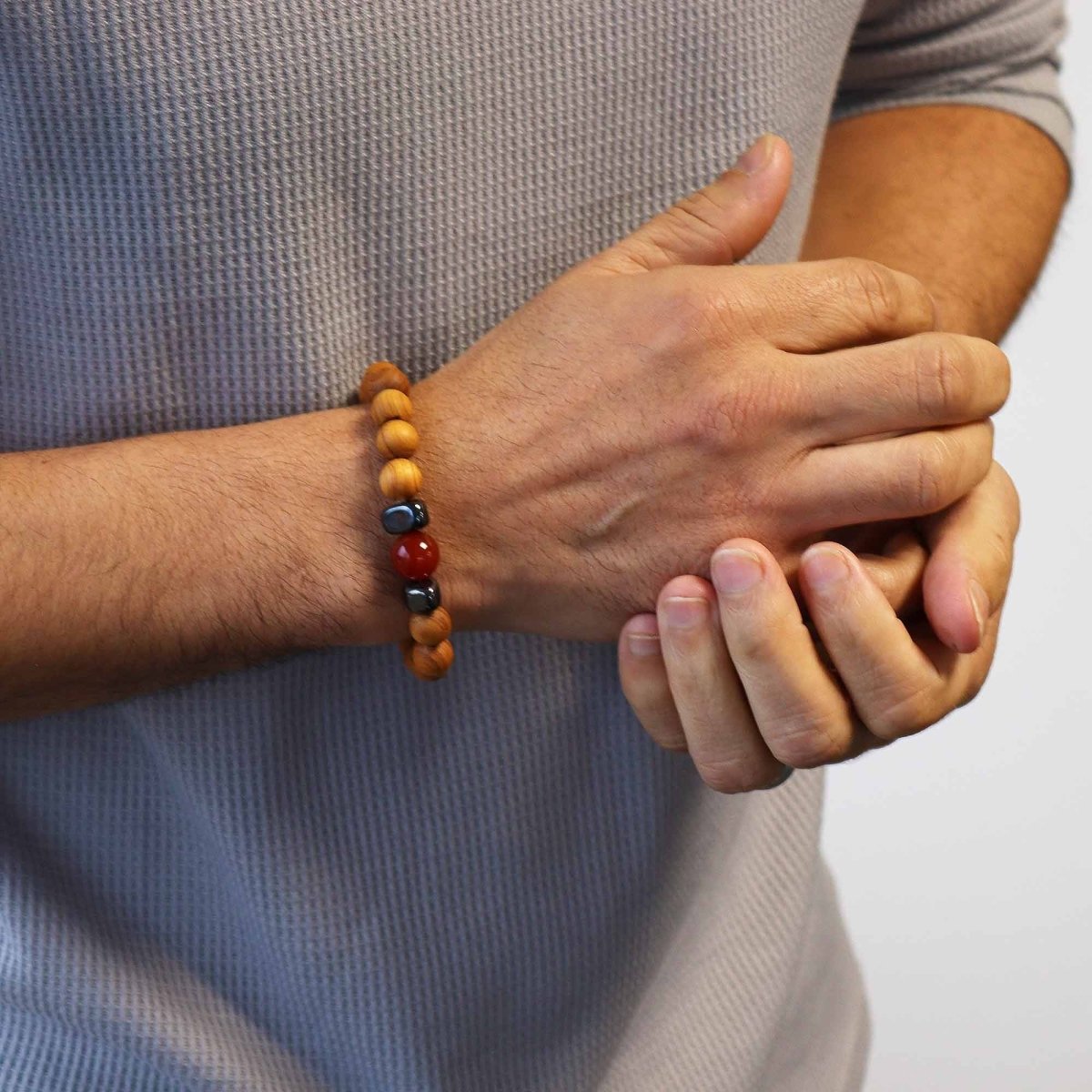 Bracciale Chakra Radice in Cedro con Diaspro Rosso - Aureth