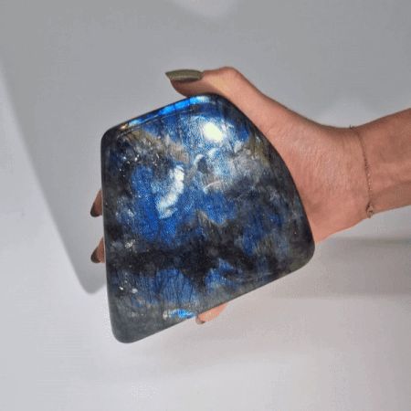 Gioiello Scintillante di Labradorite del Madagascar - Talen
