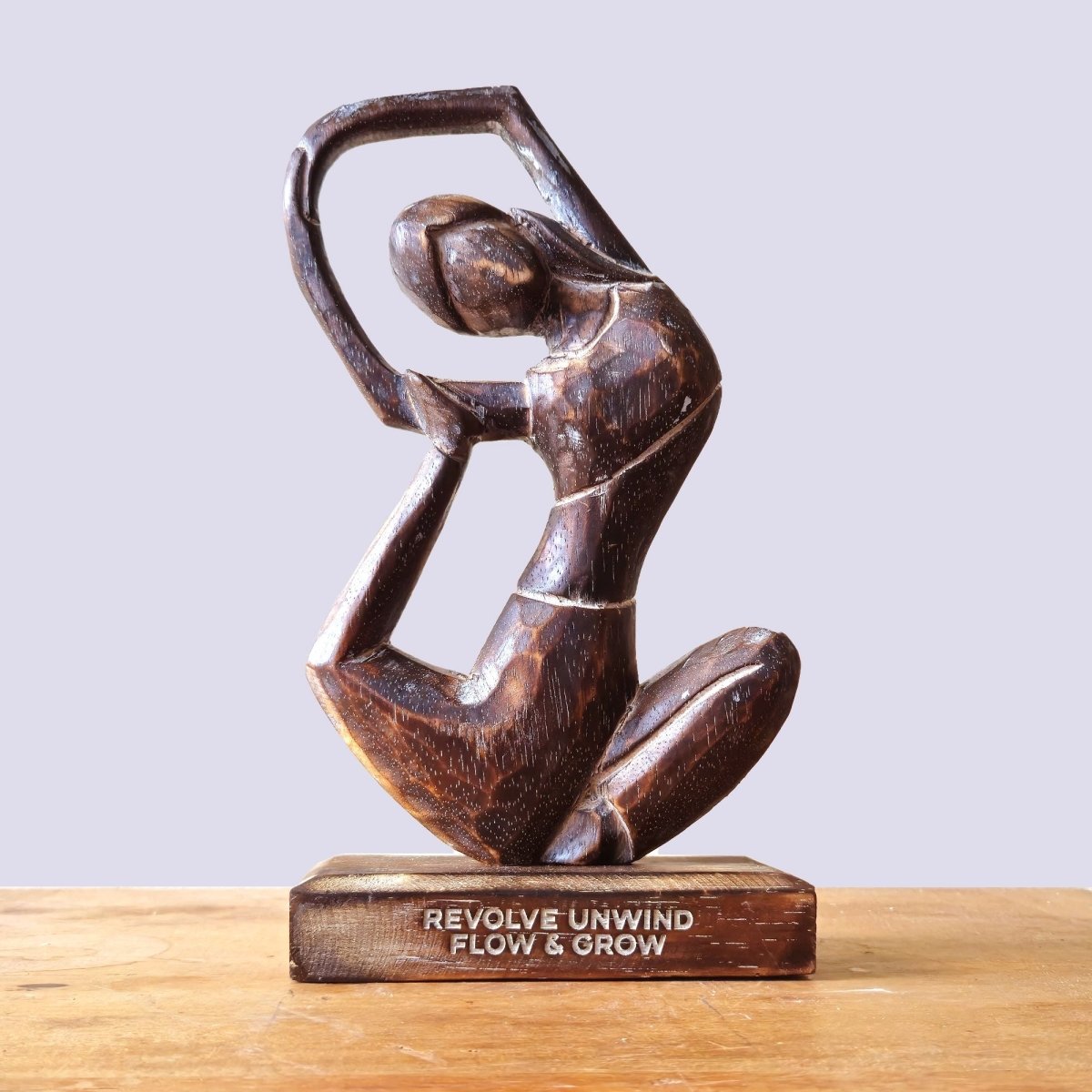 Statua Yoga Donna in Legno - Revolve Unwind - Flow & Grow - Aureth
